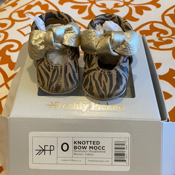 Freshly Picked newborn moccasins size 0 - Picture 3 of 6